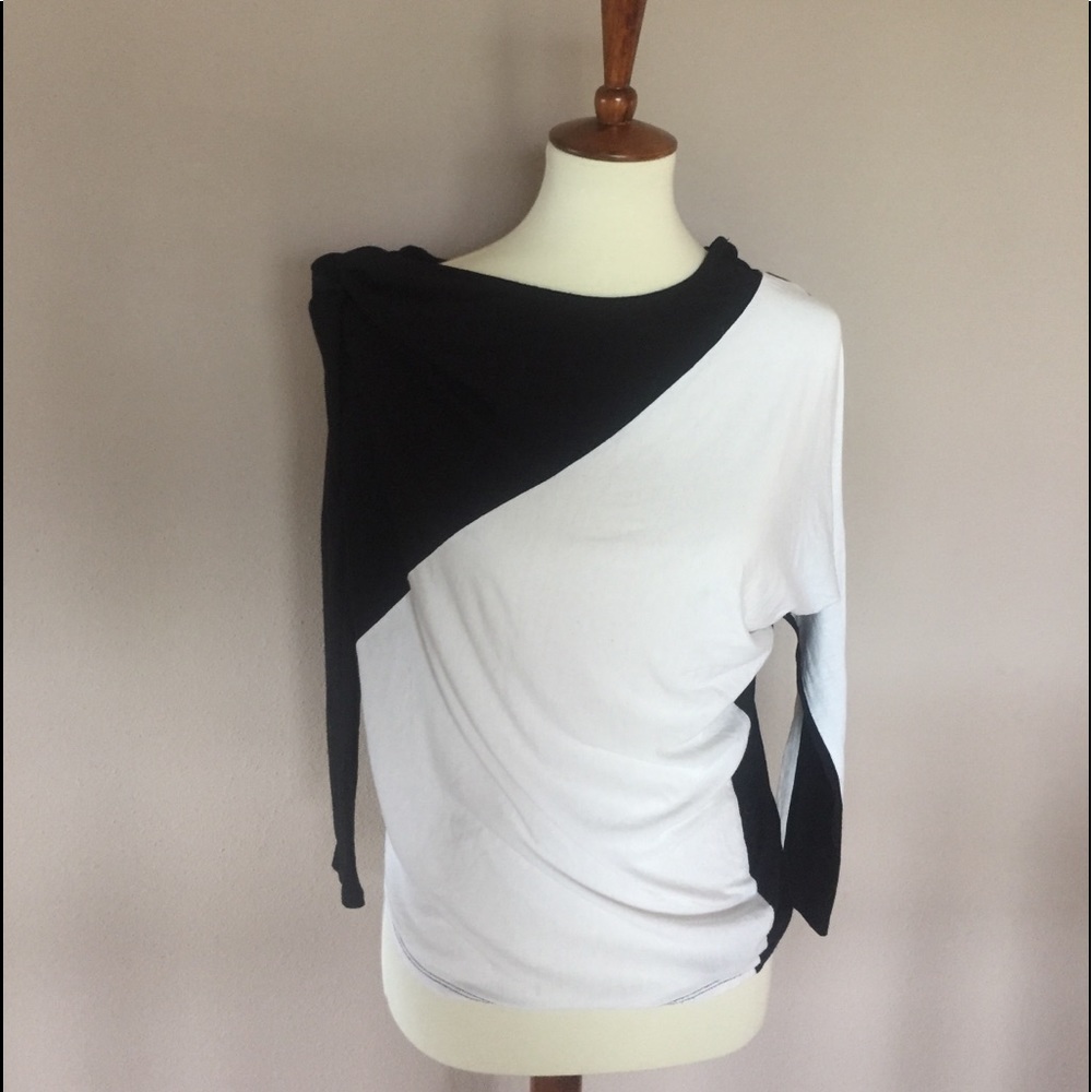 Forever 21 black and white top in S